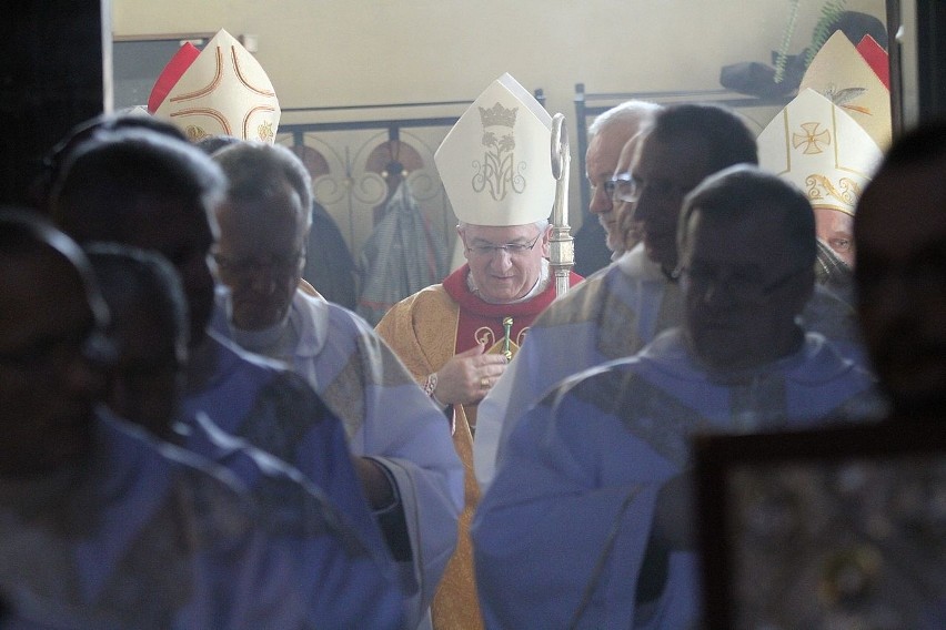 Błogosławiony Wincenty Kadłubek patronem Jędrzejowa. Mszę sprawował Nuncjusz Apostolski