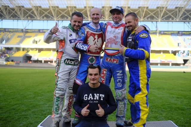 W sobotę na Motoarenie rozegrano dwa turnieje. Puzo Last Lap było pożegnaniem Mariusza Puszkowskiego, który na żużlowych torach spędził ponad 20 lat, z tego sześć w barwach "Aniołów". W finale Antonio Lindbaeck pokonał Krzysztofa Buczkowskiego, Krzysztofa Jabłońskiego i Marcina Jędrzejewskiego.W drugim turnieju - Memoriale Mariana Rose, najlepszy był Paweł Przedpełski. Torunianin pokonał w finale Szymona Woźniaka, Adriana Cyfera i Igora Kopcia-Sobczyńskiego. To był ostatnie zwycięstwo Przedpełskiego w barwach Get Well. Wychowanek żegna się z klubem i prawdopodobnie będzie jeździł we Włókniarzu Częstochowa. Zobaczcie zdjęcia z żużlowej soboty na Motoarenie >>>