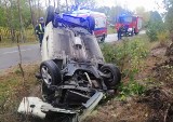 Wypadek w Kamieńczyku. Samochód wypadł z drogi i dachował