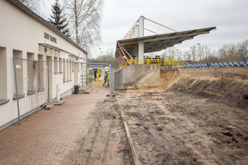 Jupitery na stadionie w Słupsku. Trwa trzeci etap rozbudowy