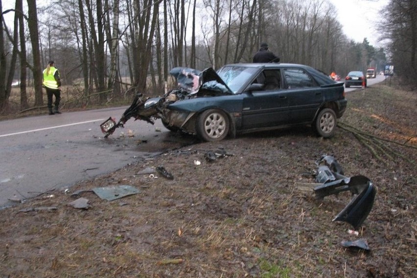 Pijany kierowca omijał roboty drogowe. Wjechał prosto pod ciężarówkę