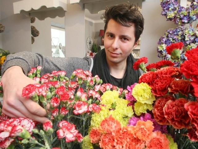 Goździków i bombonierek z pewnością w tym dniu nie zabraknie. &#8211; Kwiatów przygotujemy odpowiednią ilość &#8211; mówi Michał Mitręga z kwiaciarni Pokusa w Kielcach.