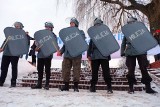 Adam Michnik w Białymstoku. Młodzież Wszechpolska protestowała przed Spodkami (zdjęcia, wideo)