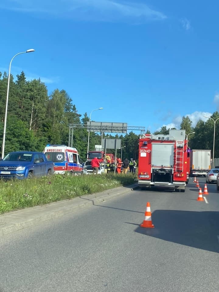 Białystok. Karambol przy wjeździe do miasta. Dwie osoby w szpitalu