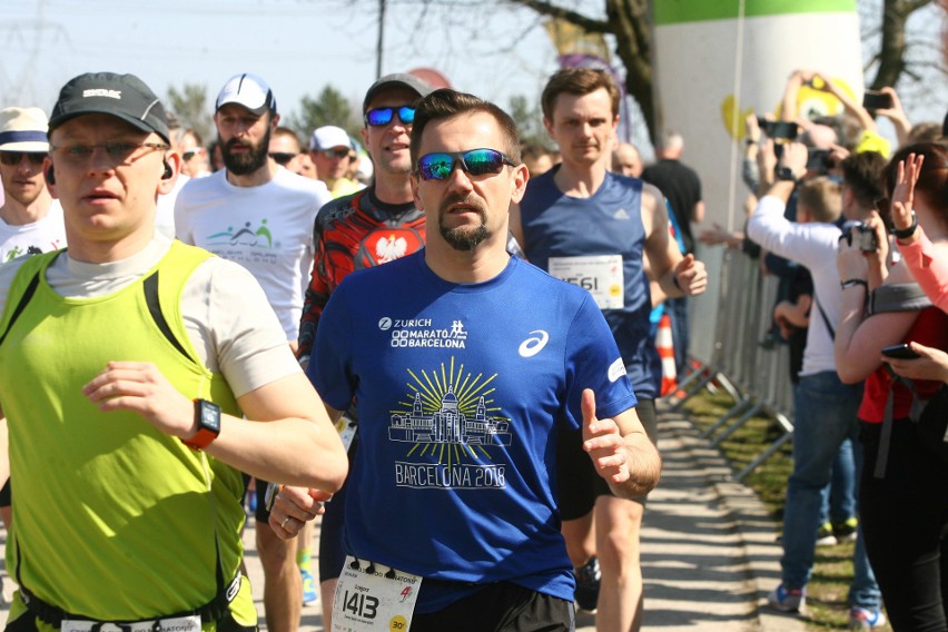 Biegli w niedzielę nad Zalewem Zemborzyckiem. To ostatni bieg z cyklu "Cztery Dychy do Maratonu" [DUŻO ZDJĘĆ]