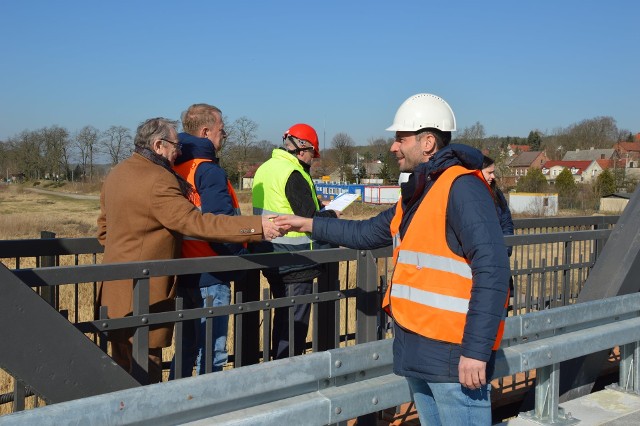 W poniedziałek, 14 marca na moście w Cigacicach odbyło się posiedzenie zarządu powiatu