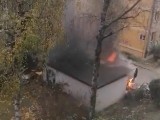 Kraków. Pożar w sercu gęsto zabudowanego osiedla na Dąbiu