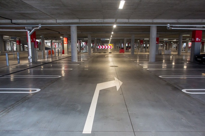 IKEA w Katowicach: parking już po remoncie. Estakada też czynna [ZDJĘCIA]