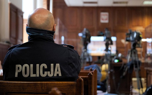 27 października 2020 r. W Sądzie Okręgowym w Warszawie trwa transmisja z ogłoszenia wyroku w procesie ws. zabójstwa byłego szefa policji Marka Papały.