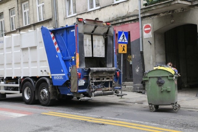 Śmieci w Łodzi przybywa, jesienią może brakować instalacji do przerobu 100 tys. ton odpadów.