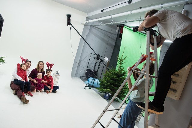 W studiu fotograficznym MWM Production odbyła się świąteczna sesja. Zdjęcia dzieci ozdobią pierwsze strony świątecznych wydań tygodników "Głosu Pomorza".