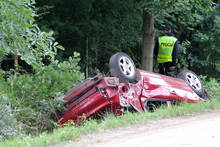 Wypadek na Redyckiej - 10.07.2015. Samochód marki Chrysler...
