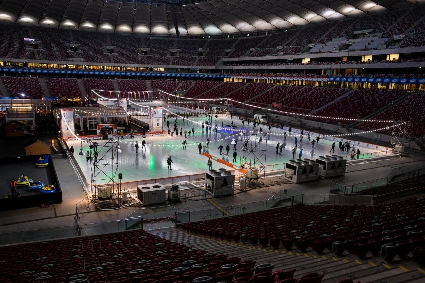 Tak wygląda lodowisko na stadionie w Warszawie czyli Zimowy...