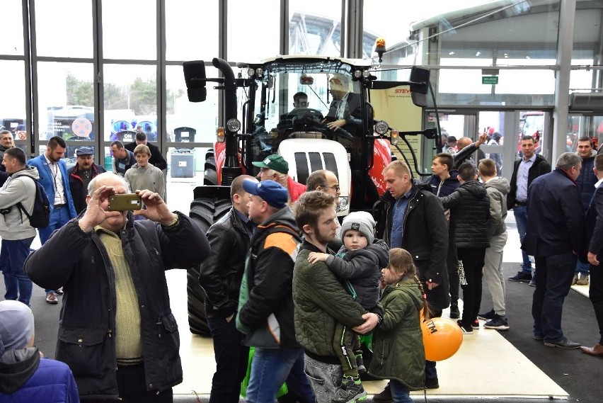 Agrotech 2019 w Kielcach. Cudne i mega nowoczesne ciągniki zachwycają 