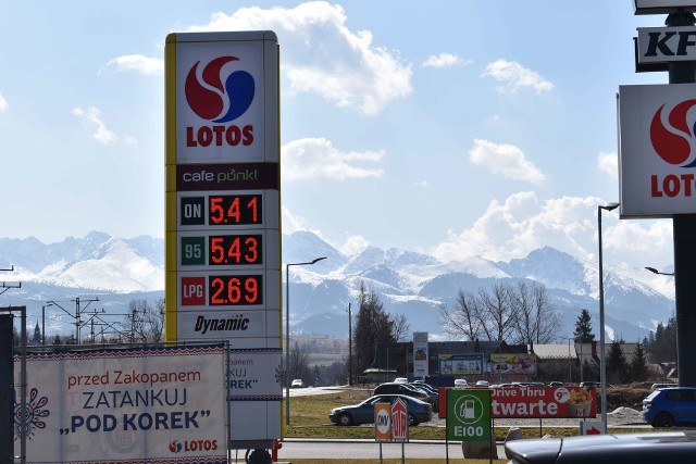 Zakopane. Ceny paliw poszybowały w górę. Kierowcom na stacji paliw może  zrobić się słabo | Gazeta Krakowska