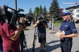 Częstochowa: ksiądz i policjanci promowali wśród kierowców bezpieczne zachowania na drodze ZDJĘCIA