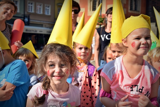 Festiwal rozpoczął się w piątek o godz. 10 wielką paradą krasnoludków, która wyruszyła z wrocławskiego Rynku spod pręgierza.