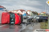 Wypadek pod Wrocławiem. Zderzyły się osobówka i samochód dostawczy