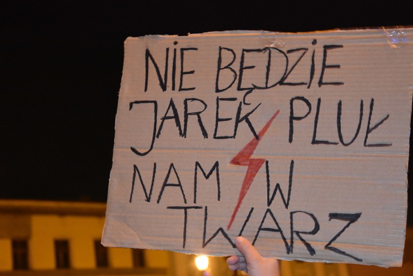 Potężny protest kobiet w Rybniku. Rzeka ludzi na ulicach...