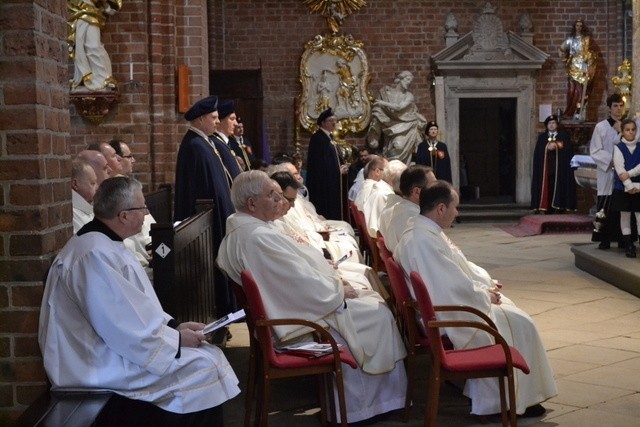 Biskup Jan Wieczorek świętował w sanktuarium w Rudach swoje 80 urodziny [ZDJĘCIA]