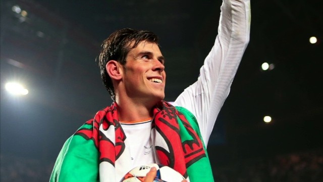 Gareth Bale w końcu będzie miał szansę zagrać mecz w rodzinnym Cardiff. We wtorek, 12 sierpnia, jego Real Madryt zmierzy się tam z Sevillą w meczu o Superpuchar Europy.