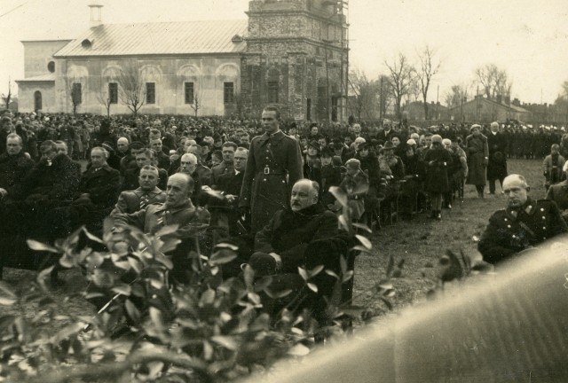 Fotografię z 1938 r. (Kaczmarczyk na zdj. z prawej) przekazała do archiwum Pracowni Dokumentacji Dziejów Miasta POK ,,Dom Chemika” p. Krystyna Rżewska.