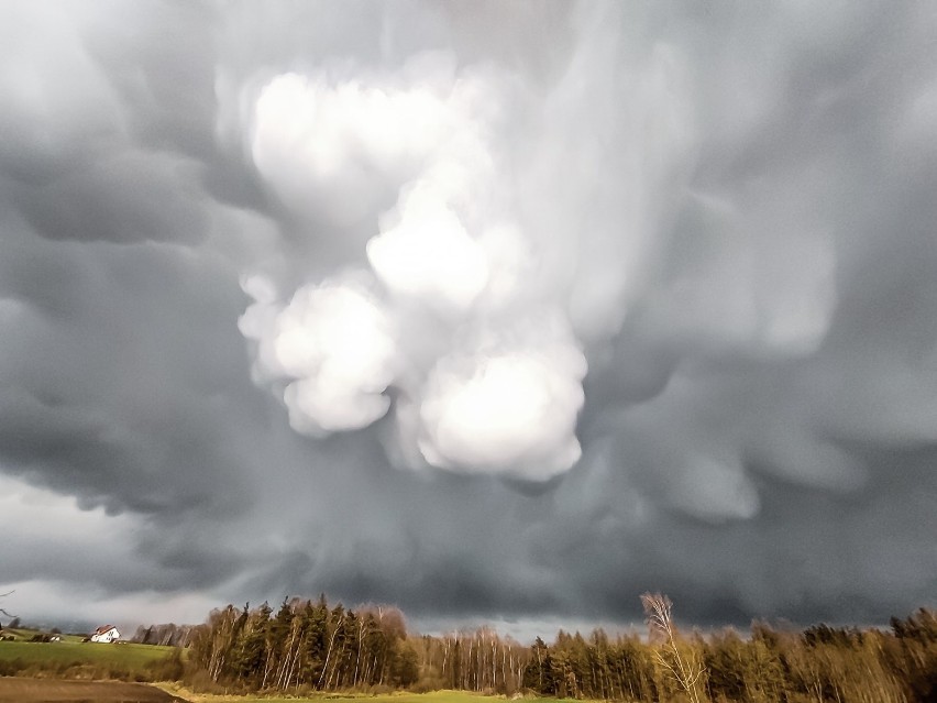 Kaszubskie niebo z niesamowitymi chmurami! Autorką wyjątkowych fotografii jest Anna Nidecka. Zobaczcie zdjęcia!