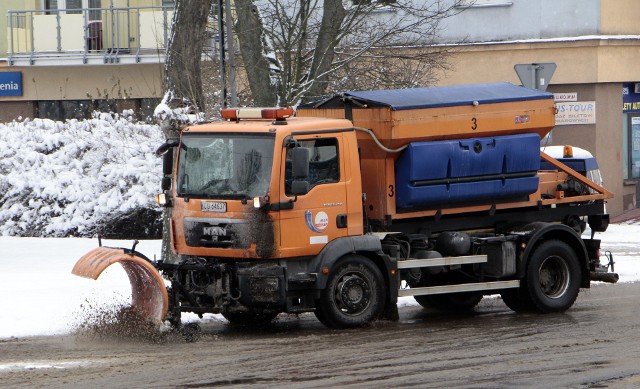 Zimą drogowcy mają dużo pracy