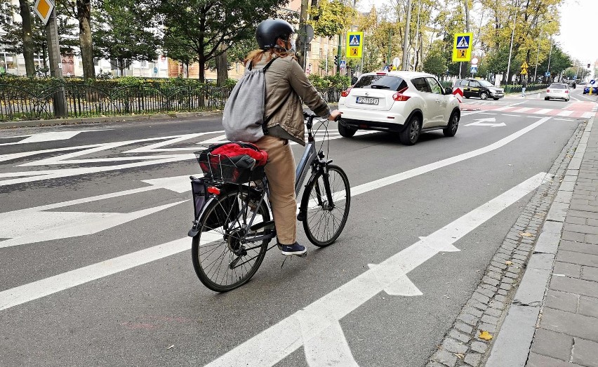 Wielkie zmiany w ruchu na ulicach Krakowa wywołują skrajne reakcje. Jak władze miasta zamierzają pogodzić pieszych, kierowców i rowerzystów?