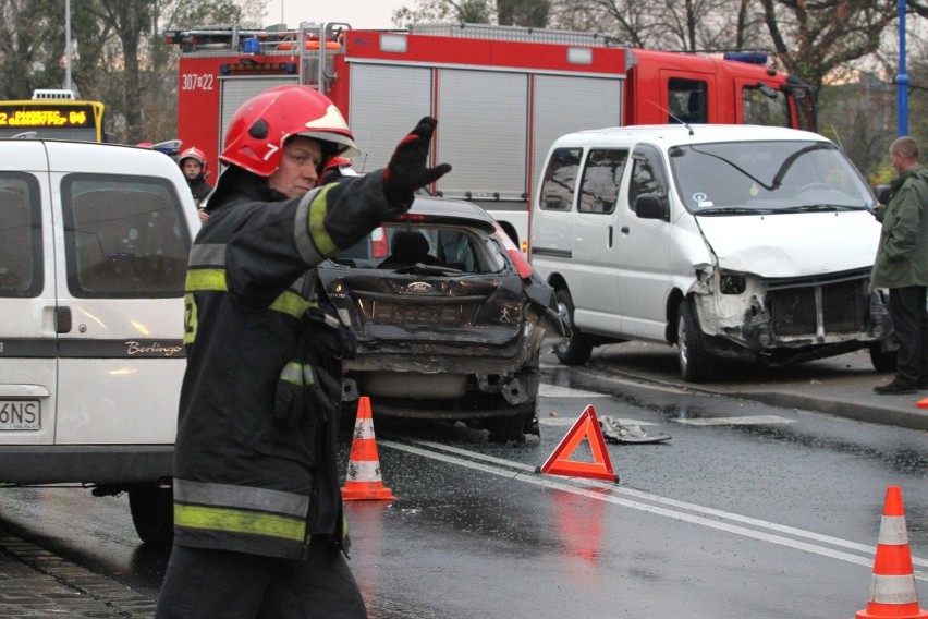 Wrocław: Wypadek na ul. Hermanowskiej z udziałem trzech aut [ZDJĘCIA]