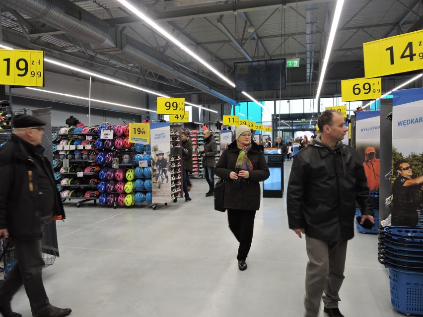 Otwarcie Bursztynowa Park w Ostrołęce: tak wyglądają sklepy Decathlon, Media Markt, Smyk, Jysk, Komfort i Komfort Łazienki [ZDJĘCIA+WIDEO]