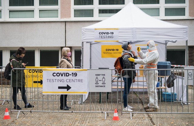 W Chinach rośnie liczba zakażeń koronawirusem. Masowe skierowania na testy przesiewowe.