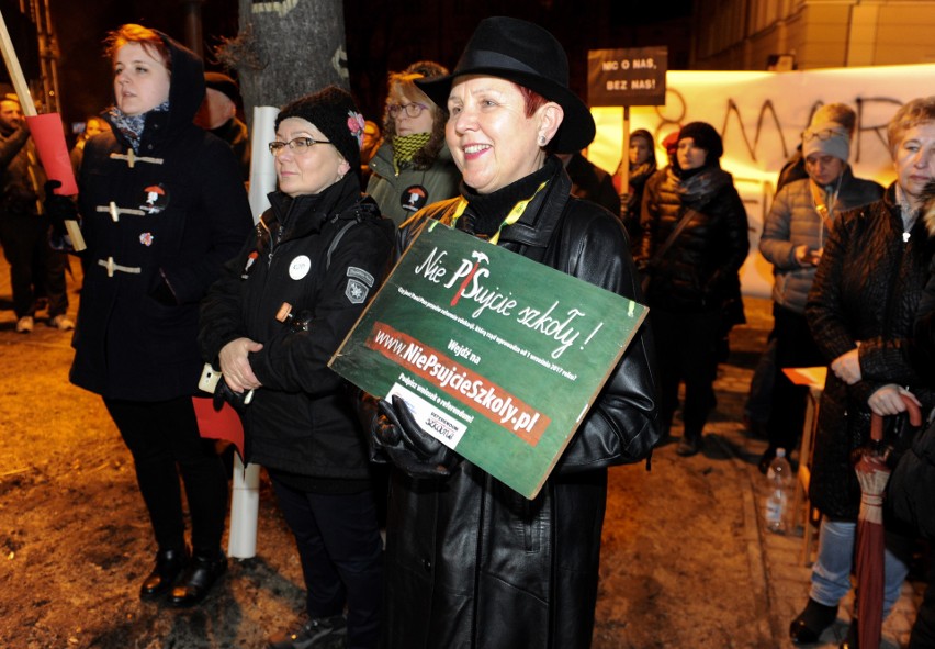 Przemyślanki manifestowały na rynku swą solidarność w walce...