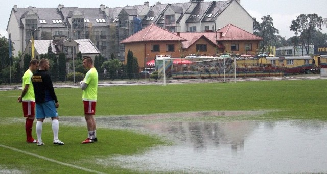 Boisko nie nadawało sie do gry