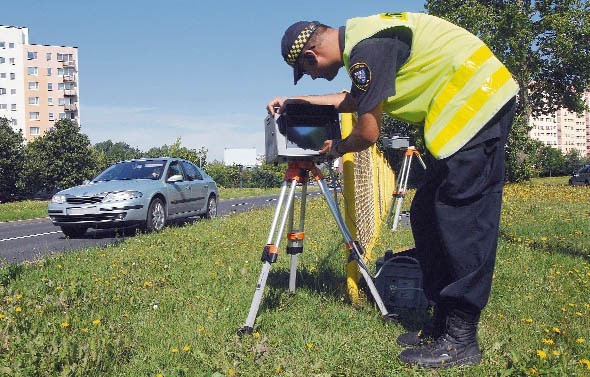 Czym dysponują koszalińscy strażnicy? Mają 5 samochodów, 2 skutery, 1 fotoradar oraz 1 fotoimitator prędkości.  