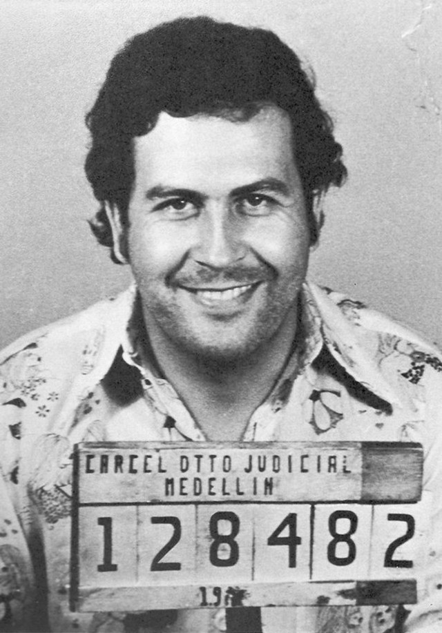 Pablo Escobar, kolumbijski baron narkotykowy dzięki przemytowi kokainy stał się jednym z najbogatszych ludzi na świecie. Jego następcy prali pieniądze w Polsce