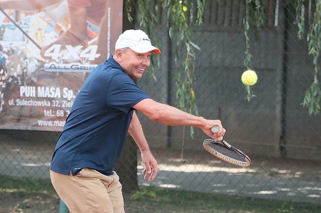 Znany kabareciarz Zenon Laskowik przyjechał do rodzinnego Międzyrzecza na turniej tenisa ziemnego.