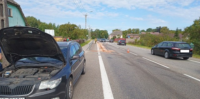 Kolizja w Mianowicach na DK 6. Ciężarówka  uderzyła w skodę