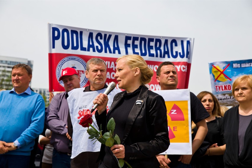 Pracownicy szpitali protestowali już 12 maja br., w...