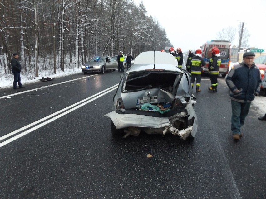 Miedziana Góra. Wypadek na drodze krajowej numer 74. Cztery osoby w szpitalu!