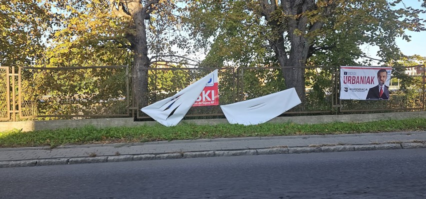 Część banerów wyborczych w Kwidzynie została zniszczona.