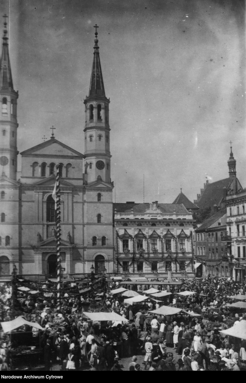 Kościół o.o. Jezuitów przy Starym Rynku. Lata 1925 - 1930