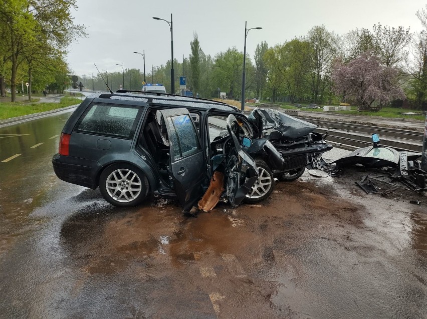 Groźny wypadek na al. Śmigłego-Rydza w Łodzi! Prawdopodobnie ścigali się! Jeden z kierowców był pijany. ZDJĘCIA, AKTUALIZACJA