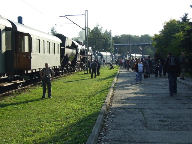 Pasażerowie wysiadać! Pociąg retro przejechał z Nowego Sącza do końcowej stacji, którą jest skansen kolejowy w Chabówce koło Rabki
