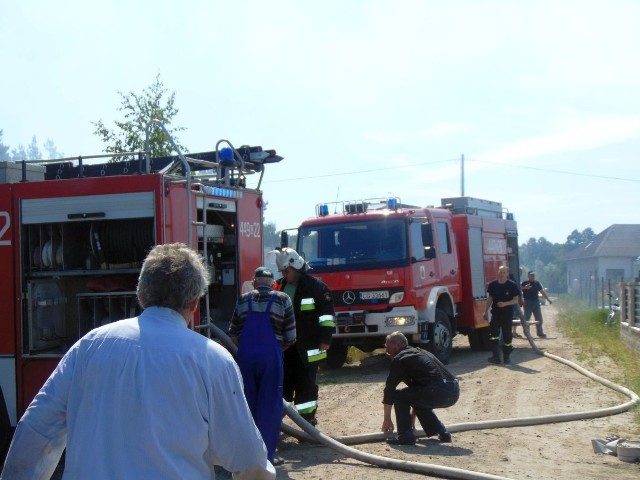 Na miejscu pracowało 5 zastępów straży pożarnej.