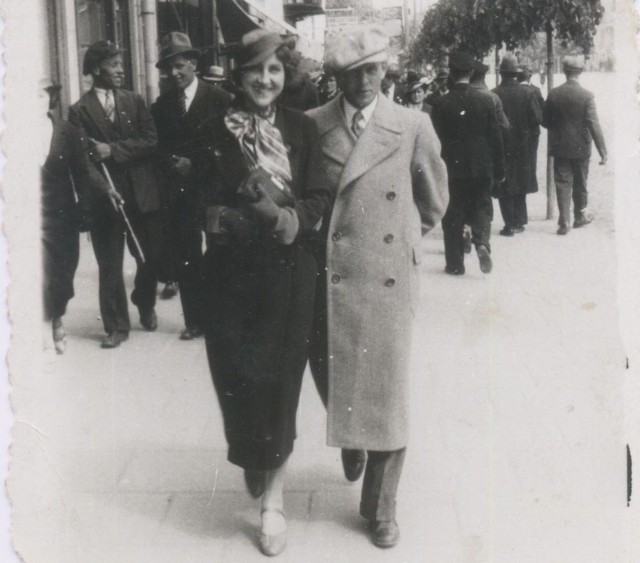 Rynek Kościuszki około 1930 roku. W budynku w głębi (z widocznymi balkonami) mieściła się restauracja Akwarium.