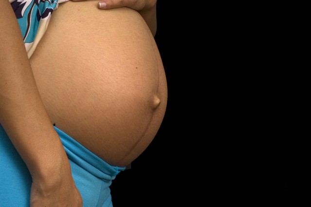 Picie alkoholu w ciąży, nawet w najmniejszych ilościach, może poważnie zaszkodzić dziecku