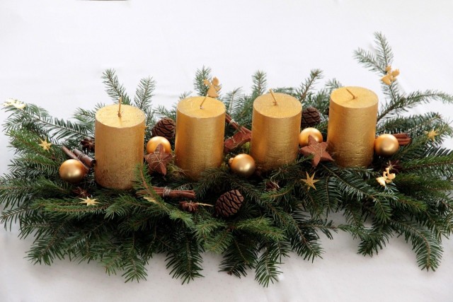 Własnoręcznie przygotowane dekoracje świąteczne są najpiękniejsze. Do ich przygotowania warto wykorzystać dary ogrodu i lasu.