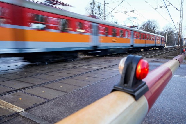 Przytkowice. Tragiczny wypadek na torach. Nie żyje młody mężczyzna. Ewakuowano pasażerów pociągu relacji Gdynia - Zakopane