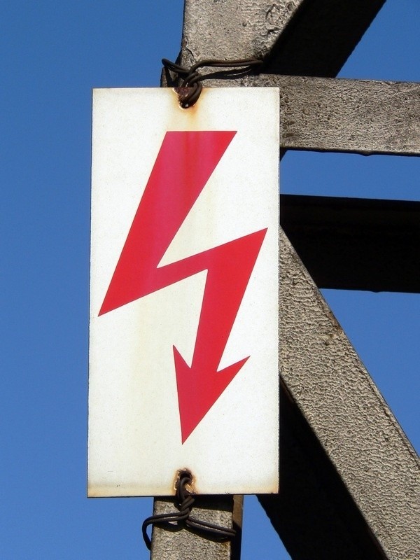 W okolicach Bytowa  doszło  do awarii trzech linii napowietrznych średniego napięcia (15 kV).